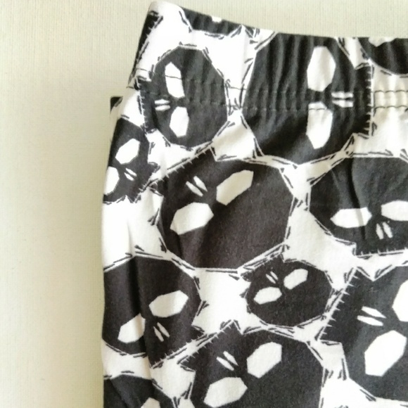 CLOSEOUT SALE! Soft Skull Leggings - Picture 5 of 5